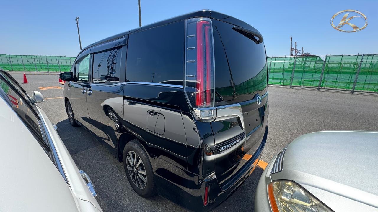 2020 Toyota Esquire Black photo 2