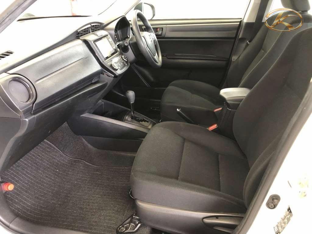 2021 Toyota Corolla Axio White photo 4