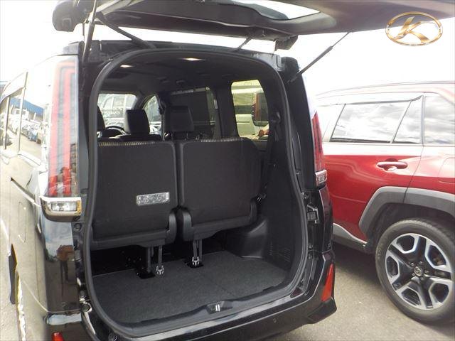 2021 Toyota Noah Black photo 12