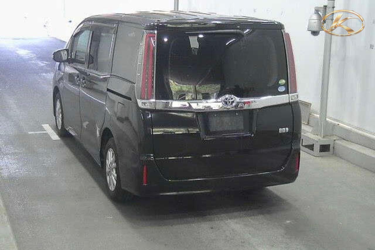 2020 Toyota Noah Black photo 2