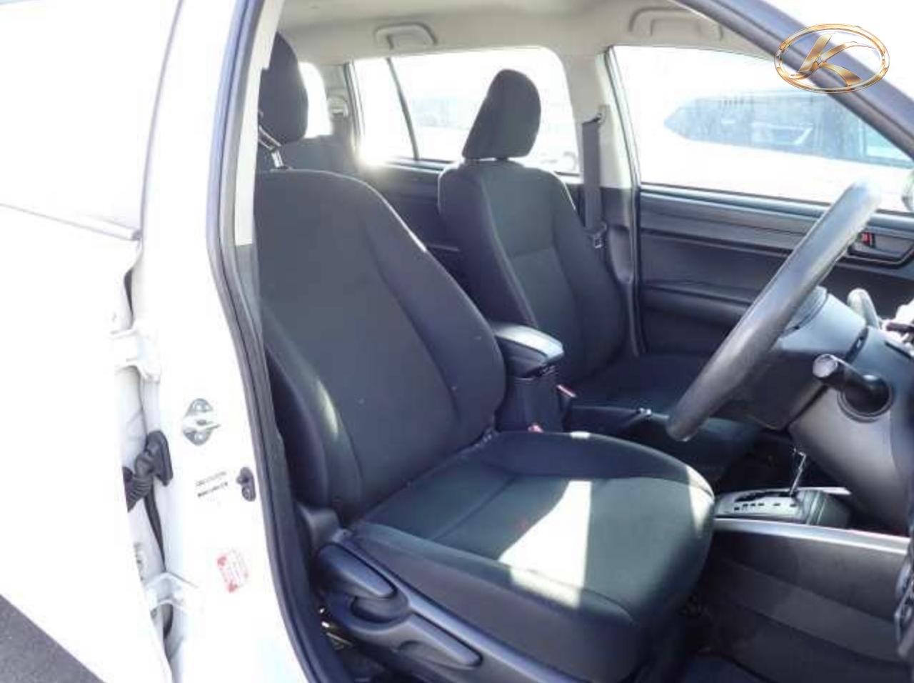 2020 Toyota Fielder White photo 3