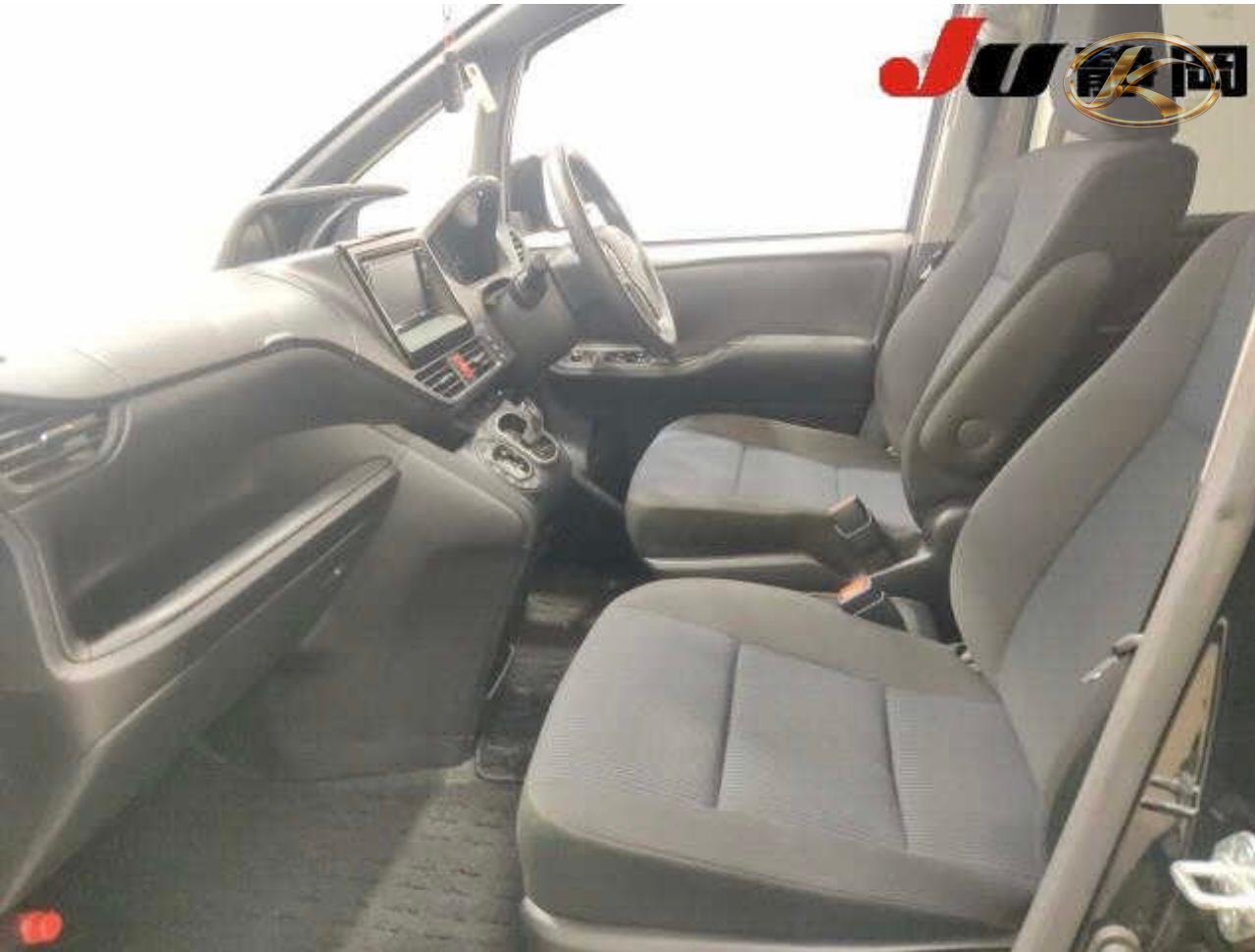 2020 Toyota Noah Black photo 5