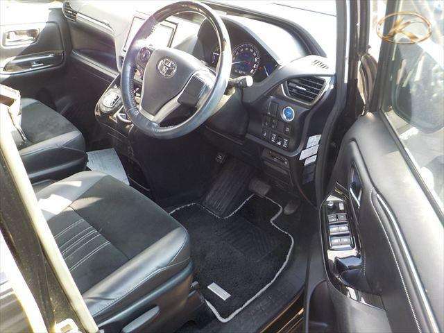2020 Toyota Esquire Black photo 6