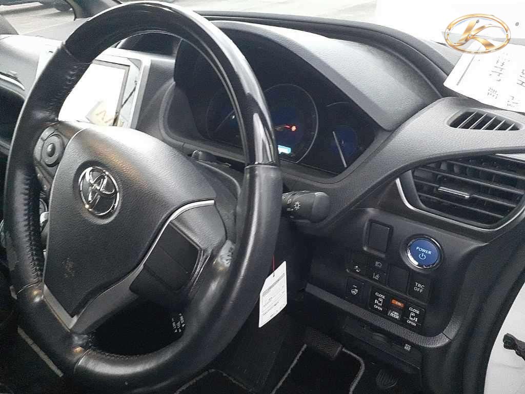 2020 Toyota Esquire Pearl photo 5