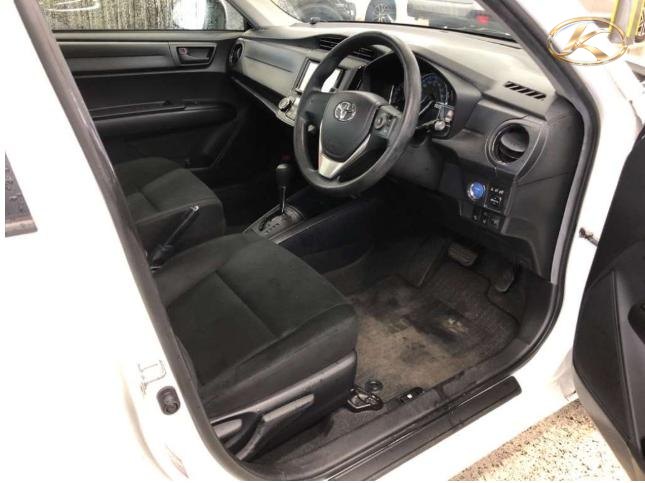 2020 Toyota Corolla Axio White photo 6