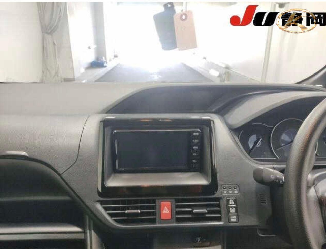 2020 Toyota Noah Black photo 6