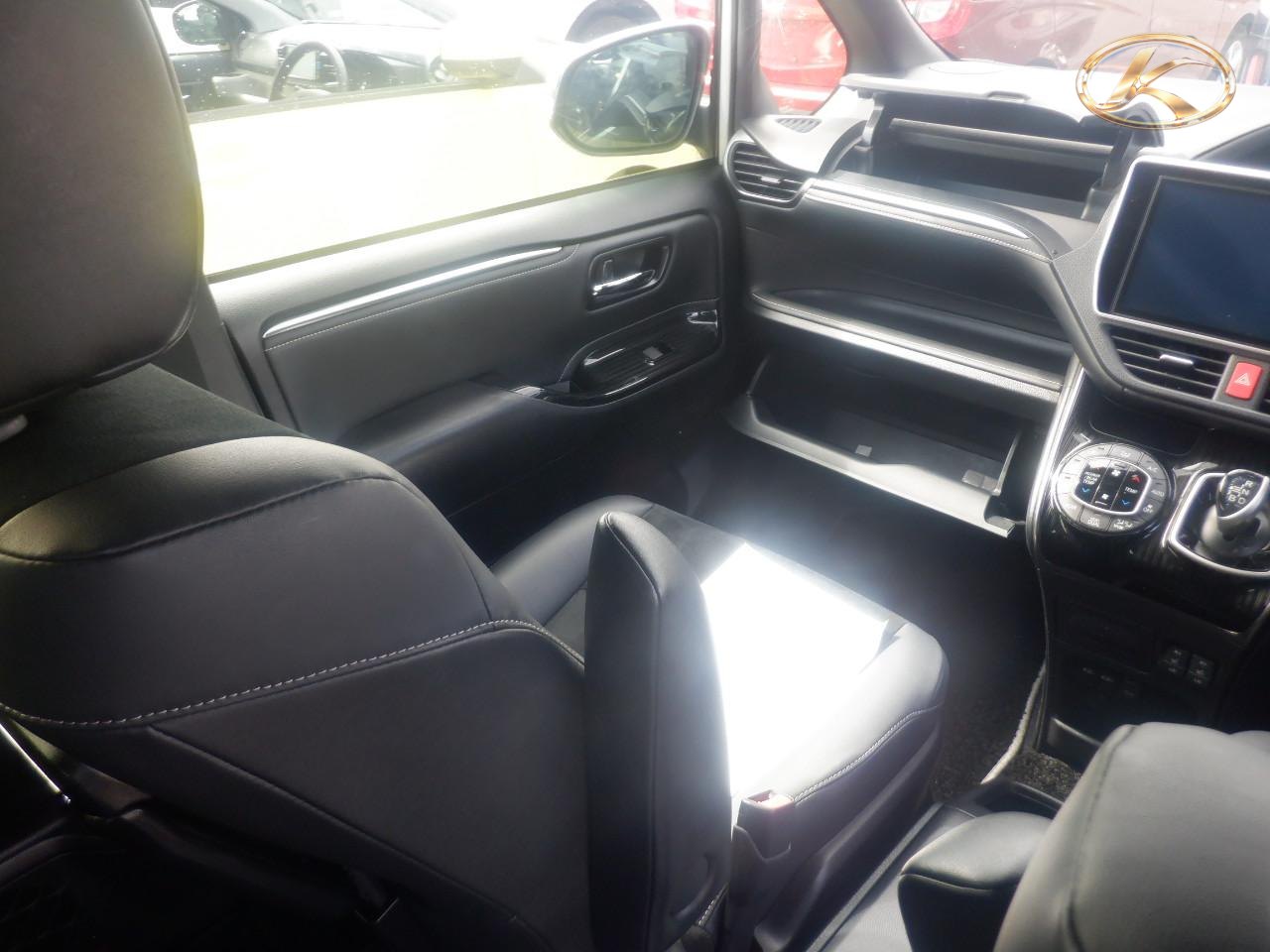 2020 Toyota Esquire Pearl photo 6