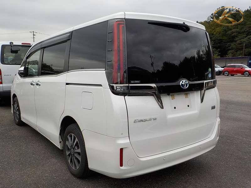 2020 Toyota Esquire Pearl photo 3