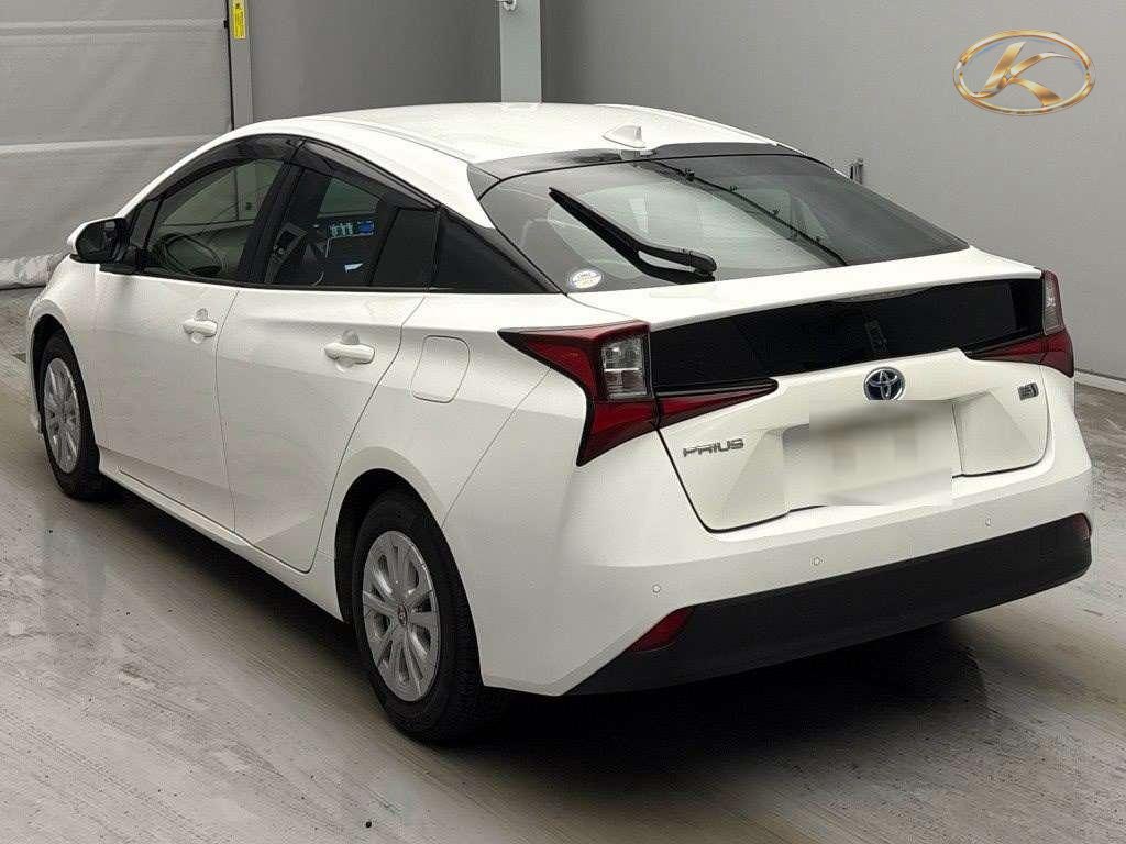 2021 Toyota Prius White photo 3
