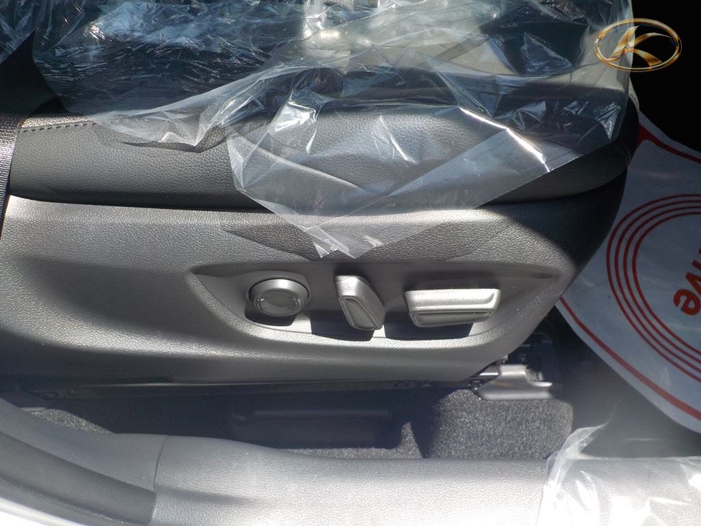 2023 Toyota Corolla Cross Pearl photo 8