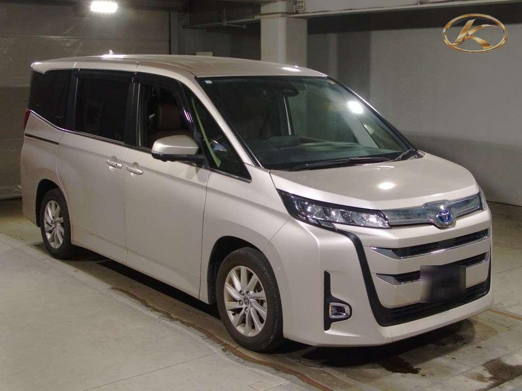 2023 Toyota Noah Hybrid Z (2023)General Information:toyota Noah  Hybrid Z Beige photo 2