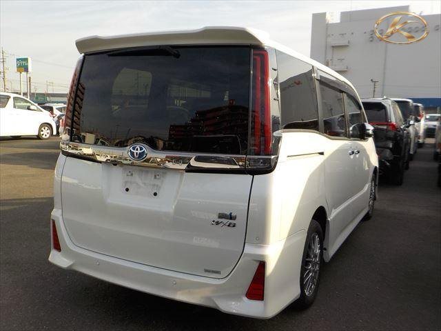 2021 Toyota Noah Pearl photo 4