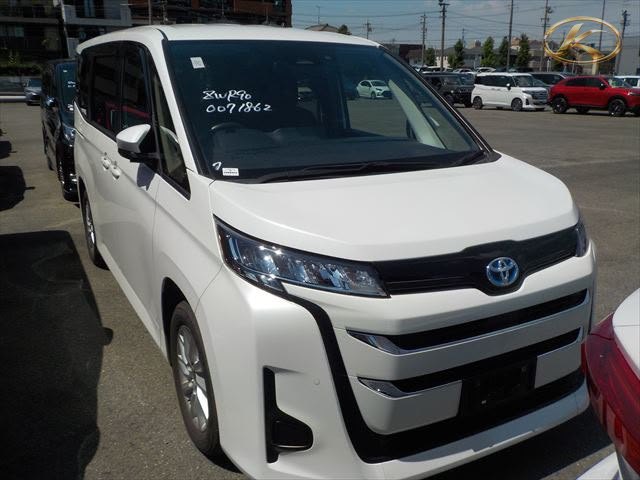 2023 Toyota Noah Pearl