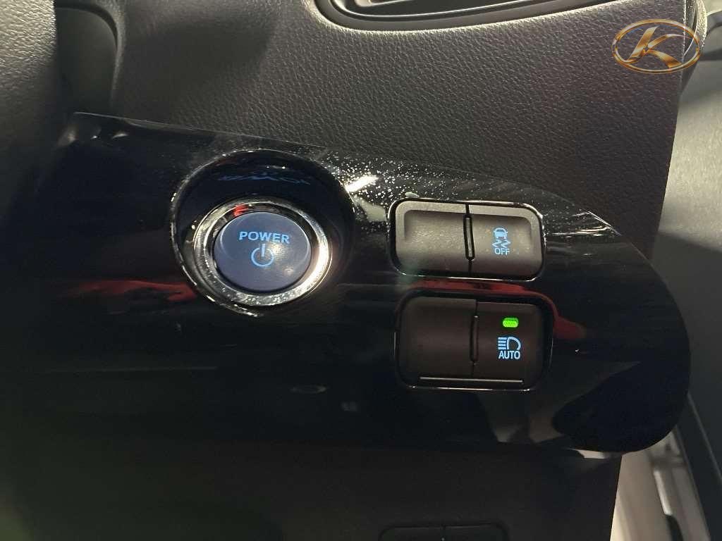 2021 Toyota Prius White photo 11