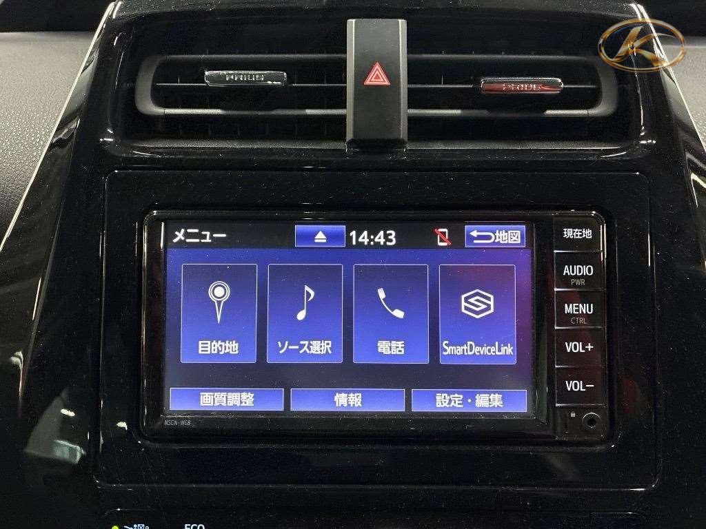 2021 Toyota Prius White photo 7