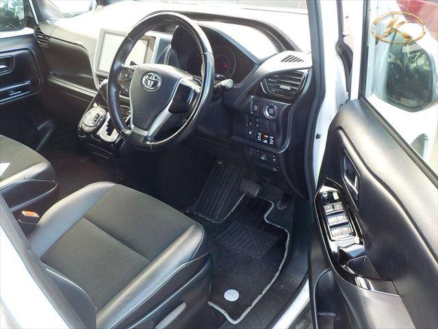 2020 Toyota Noah Pearl photo 5