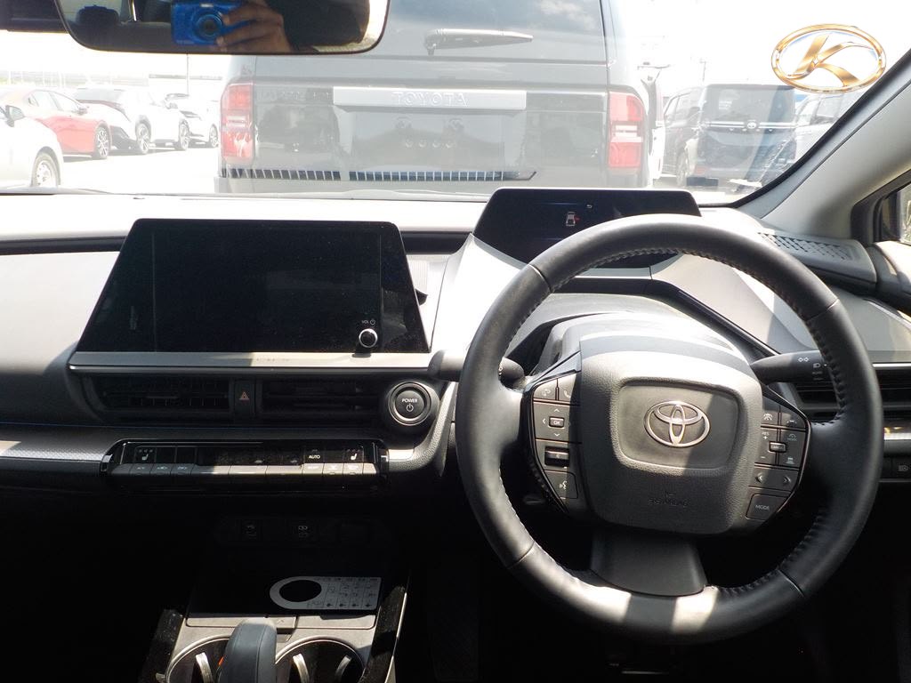 2023 Toyota Prius Black photo 5
