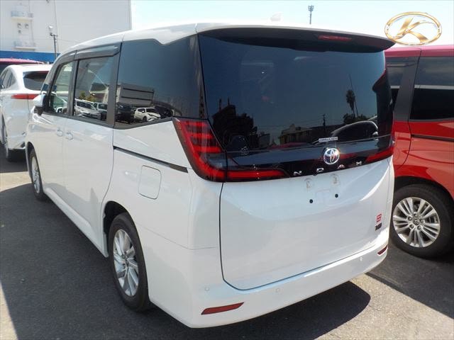 2023 Toyota Noah Pearl photo 4