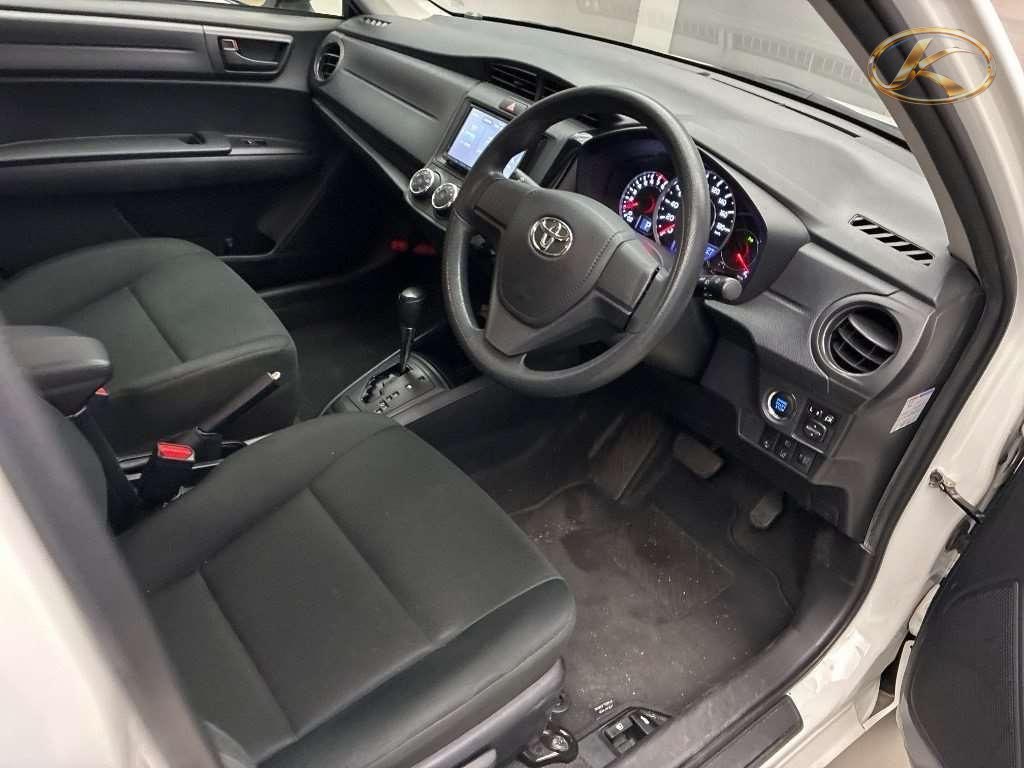 2021 Toyota Corolla Axio White photo 8