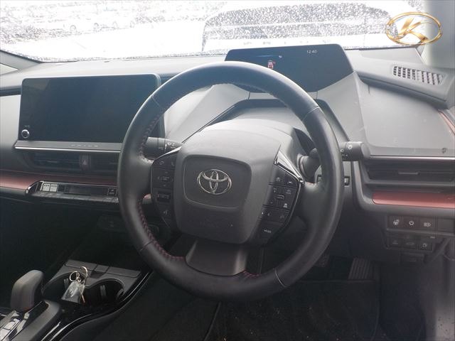 2023 Toyota Prius Phev Z Pearl photo 9