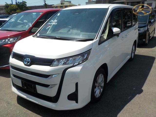 2023 Toyota Noah Pearl photo 2