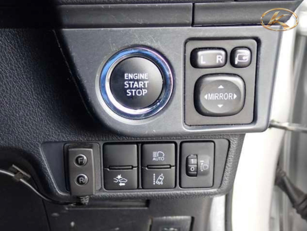 2020 Toyota Corolla Axio Silver photo 3