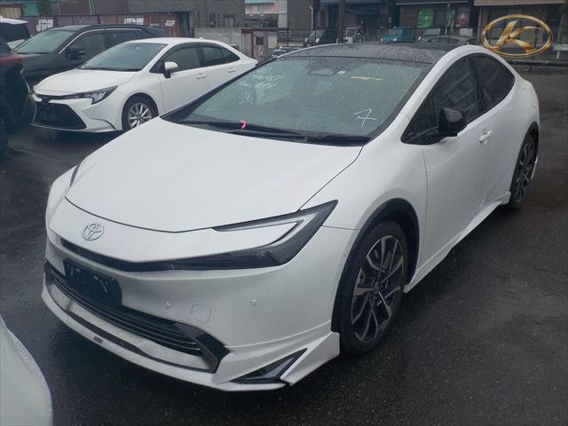2023 Toyota Prius Phev Z Pearl photo 2