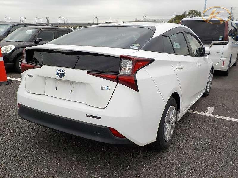 2020 Toyota Prius White photo 4