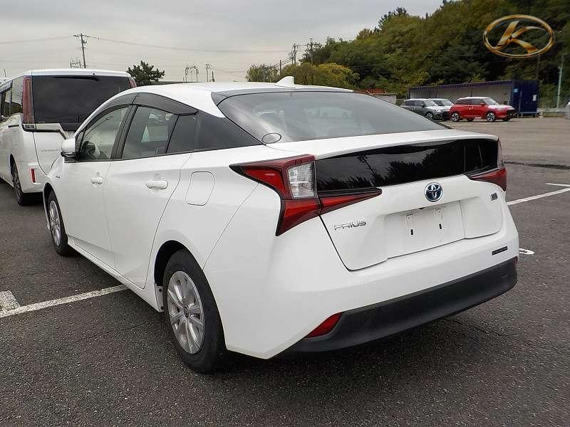 2020 Toyota Prius White photo 3