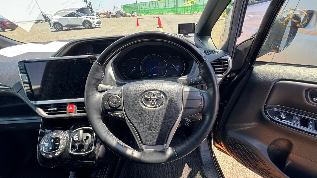 2020 Toyota Esquire Black photo 5