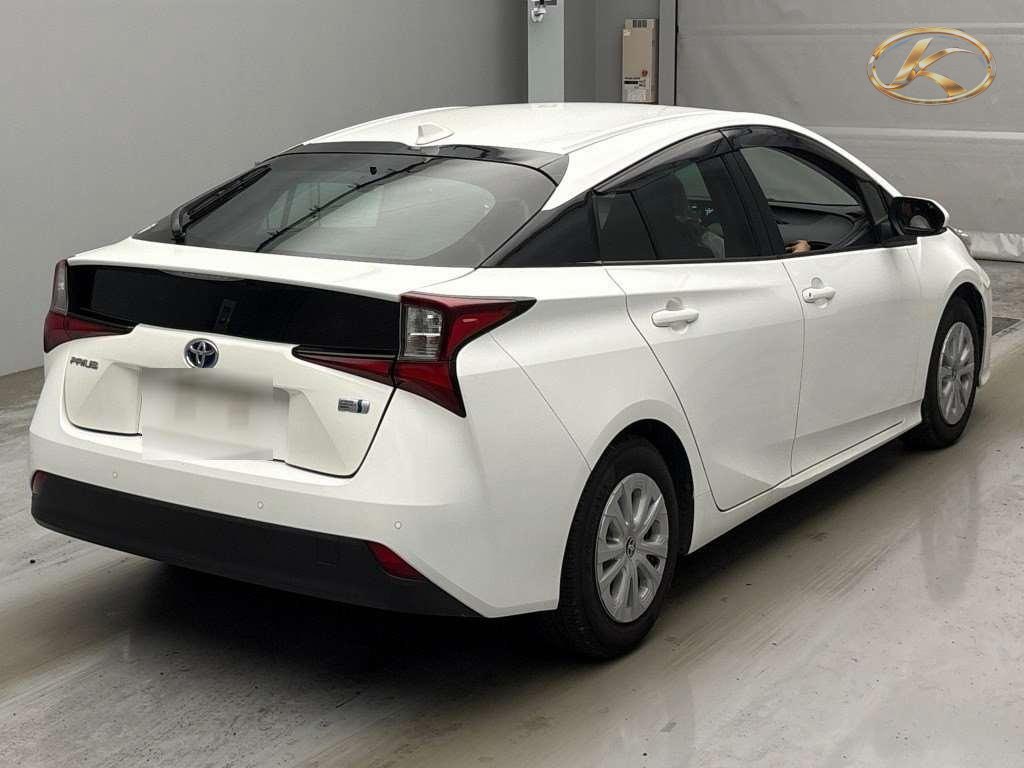 2021 Toyota Prius White photo 4