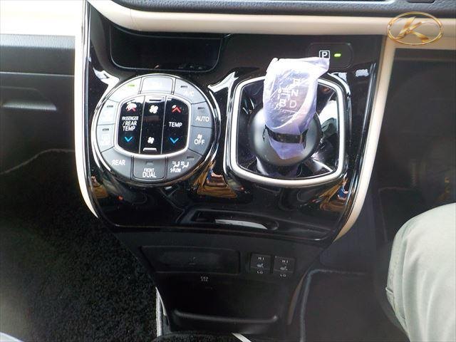 2021 Toyota Noah Black photo 9