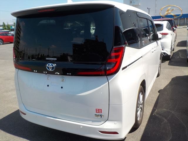 2023 Toyota Noah Pearl photo 3