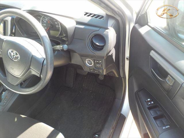2022 Toyota Corolla Axio Silver photo 5