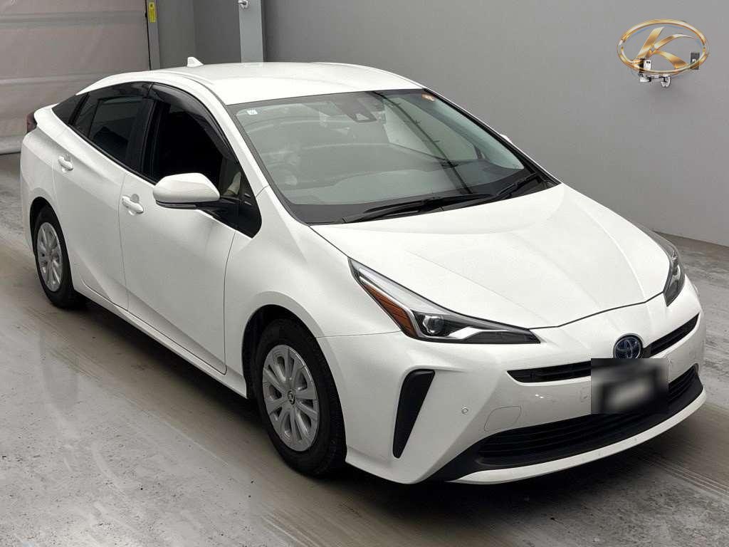 2021 Toyota Prius White photo 2