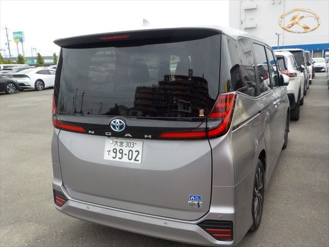 2024 Toyota Noah Grea photo 4