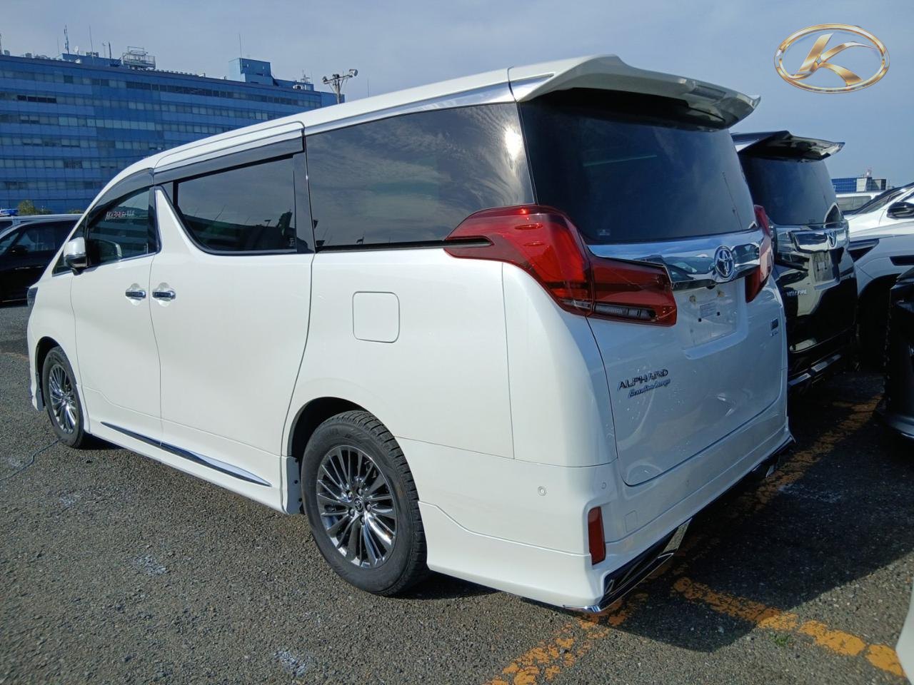 2022 Toyota Alphard Hybrid Pearl photo 4