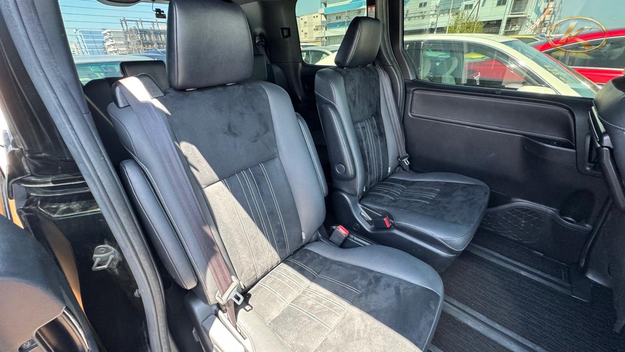 2020 Toyota Esquire Black photo 7