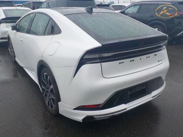 2023 Toyota Prius Phev Z Pearl photo 4