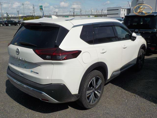 2023 Nissan Xtrail Pearl photo 4