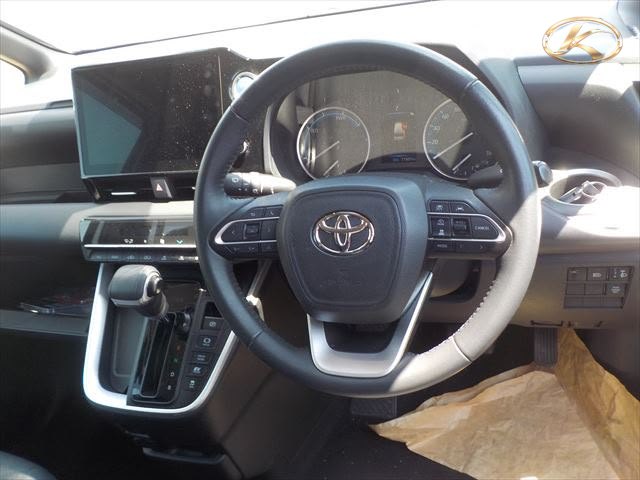 2023 Toyota Noah Pearl photo 5