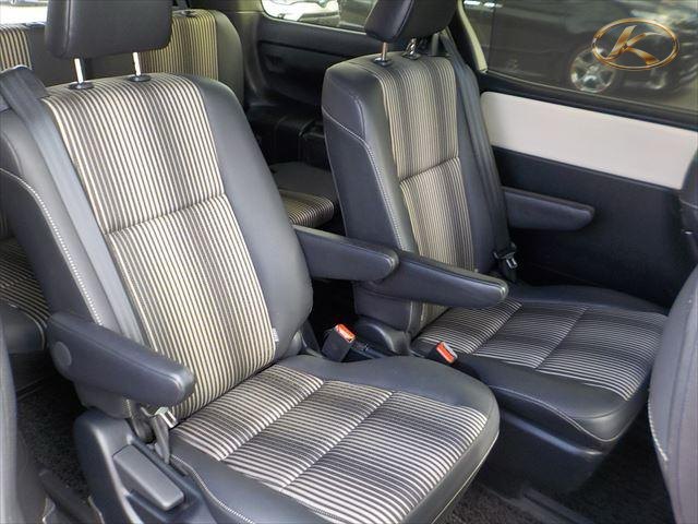 2021 Toyota Noah Black photo 11