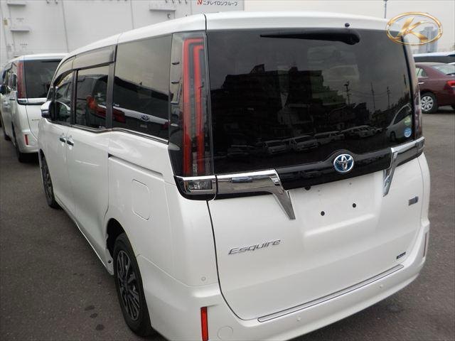 2020 Toyota Esquire Pearl photo 2