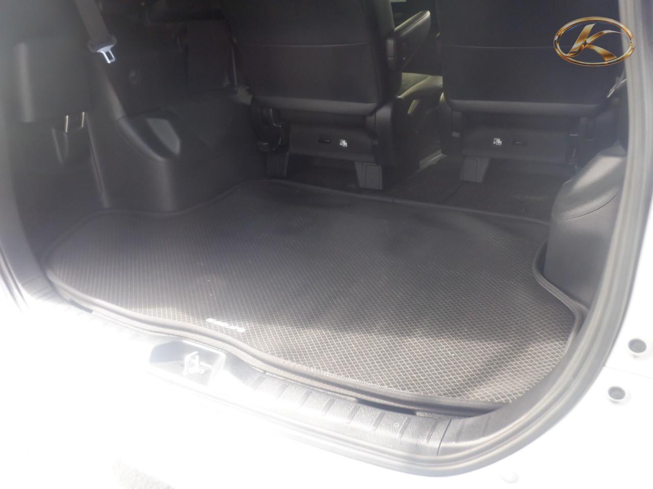 2020 Toyota Esquire Pearl photo 9