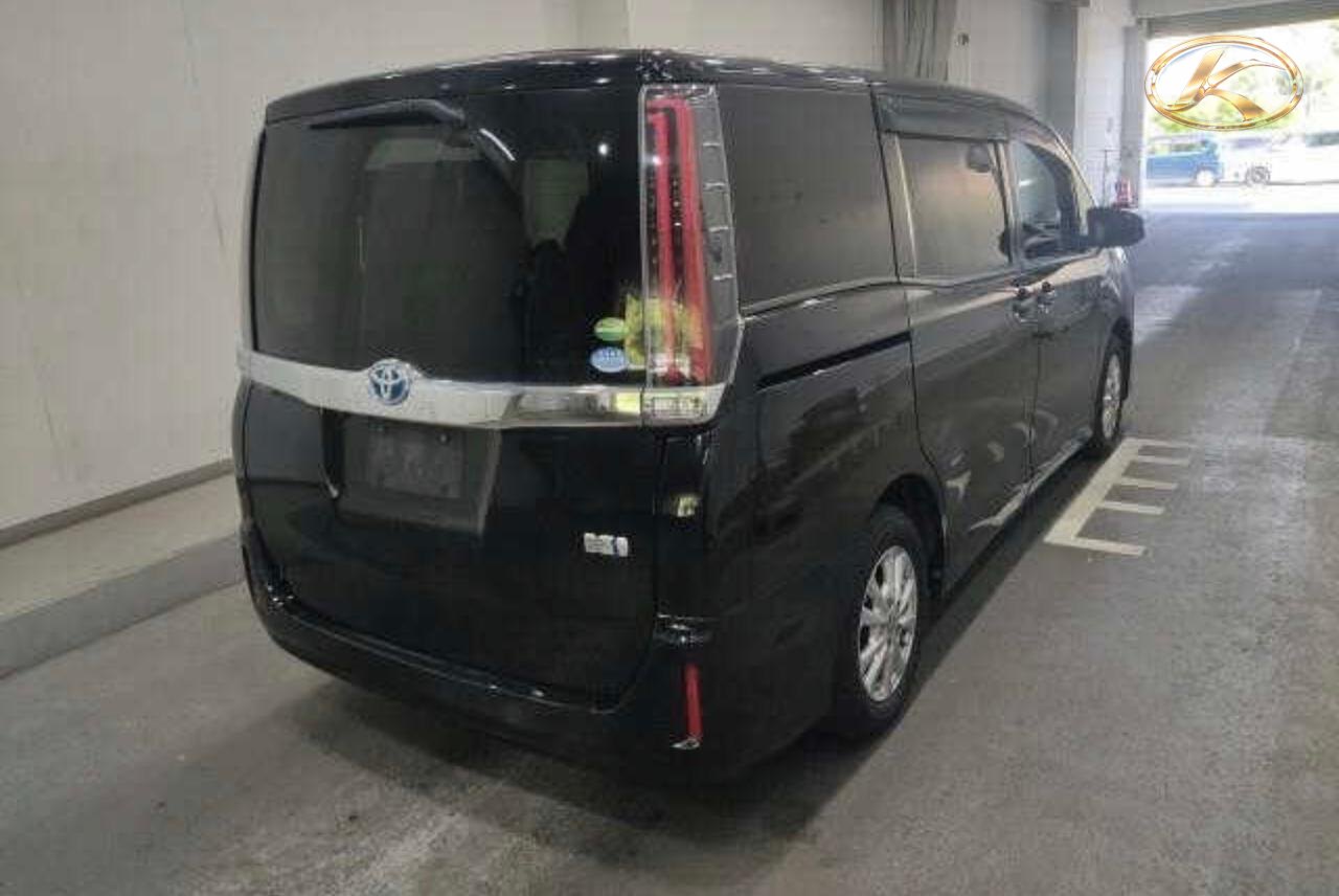 2020 Toyota Noah Black photo 3