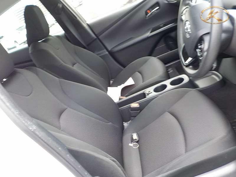 2020 Toyota Prius White photo 6