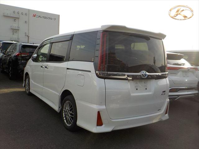 2021 Toyota Noah Pearl photo 2