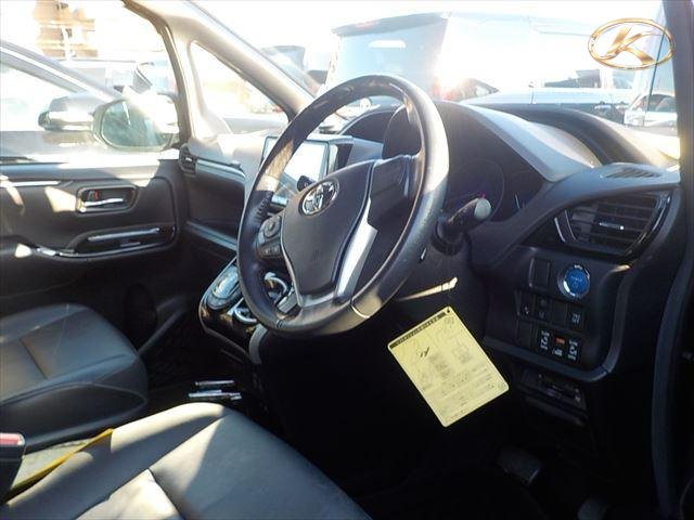 2020 Toyota  Esquire Black photo 8