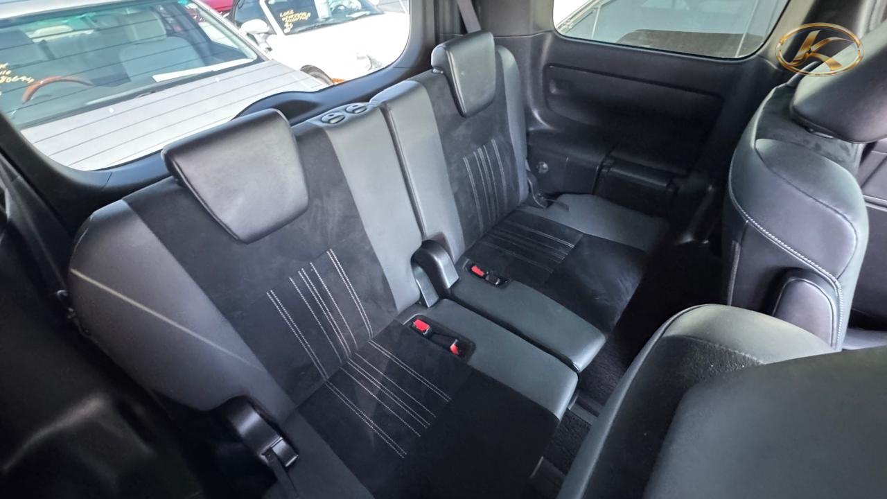 2020 Toyota Esquire Black photo 8