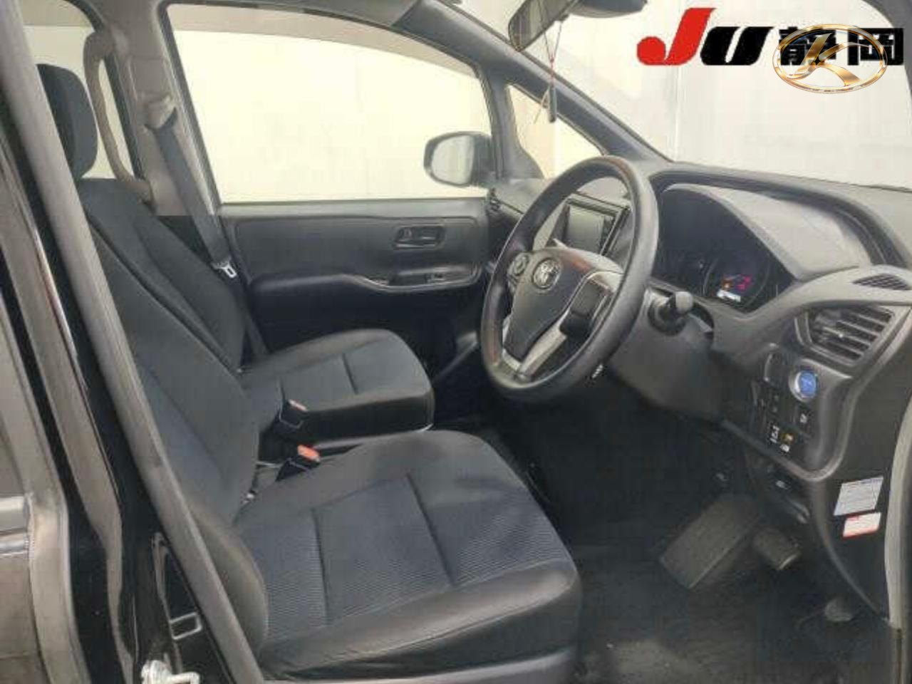 2020 Toyota Noah Black photo 4